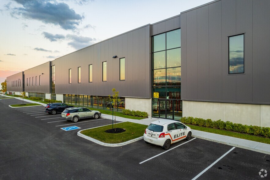 More Photos Of 11235 Boul Métropolitain E, Montréal Distribution For Lease