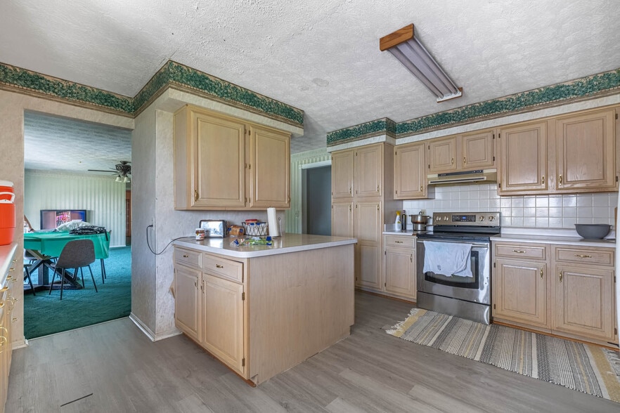 More Photos Of 5174 Hamilton Middletown Rd, Hamilton Light Distribution For Sale