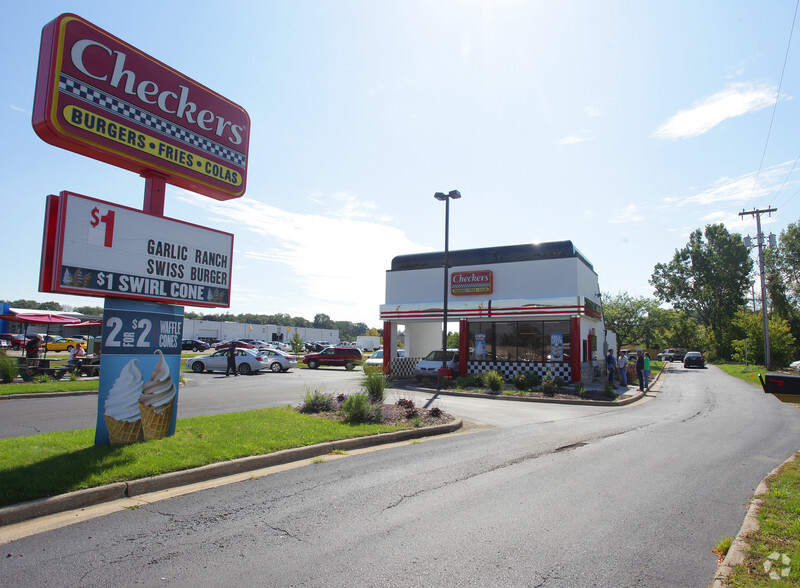 More Photos Of 554 E 8th St, Holland Fast Food For Sale