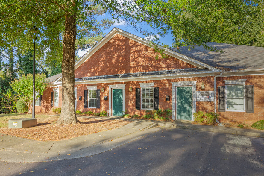 Primary Photo Of 2440 Sandy Plains Rd, Marietta Office For Lease