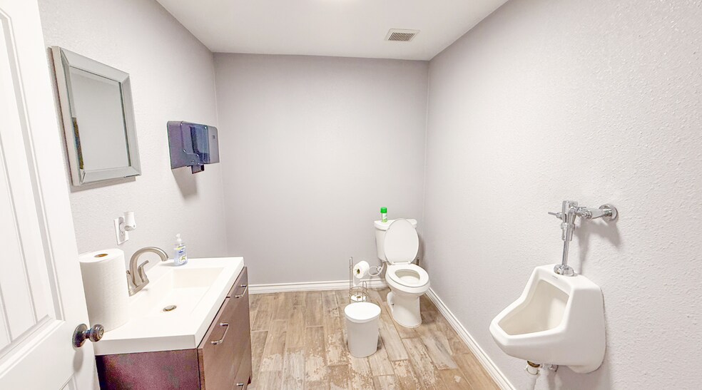 More Photos Of 509 Madrid Rd, Odessa Industrial For Sale