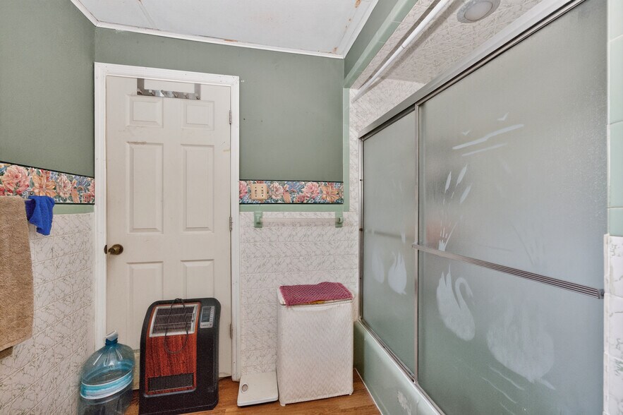 More Photos Of 41 Chestnut St, Amsterdam Storefront Retail Residential For Sale