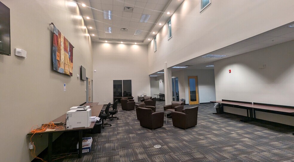 More Photos Of 5402 W Laurel St, Tampa Loft Creative Space For Sale