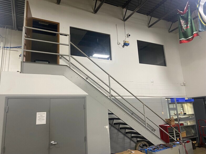 More Photos Of N52W13821 Northpark Dr, Menomonee Falls Warehouse For Sale