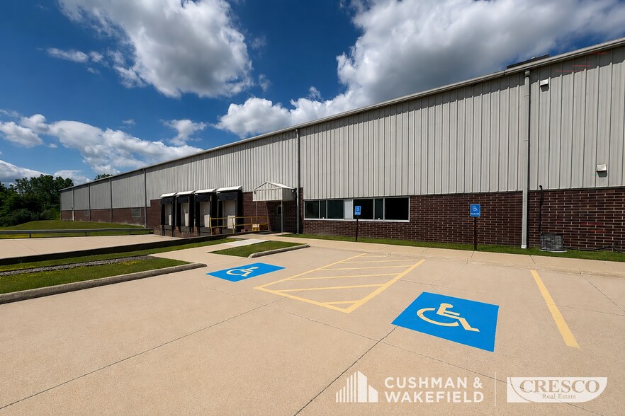 More Photos Of 30700 Aurora Rd, Solon Warehouse For Lease