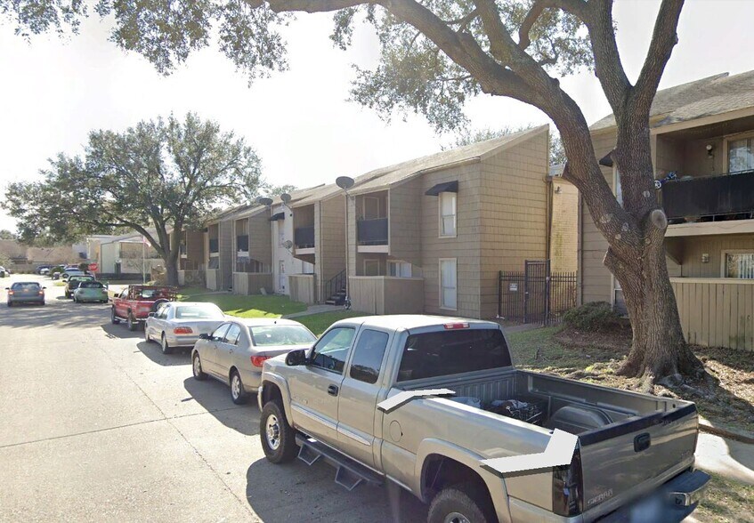 More Photos Of 7900 Creekbend Dr, Houston Apartments For Sale