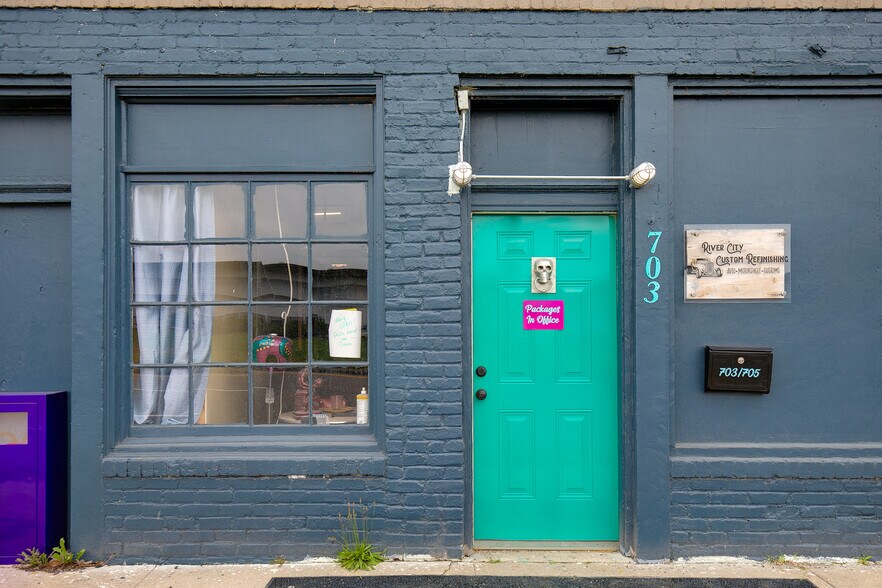 More Photos Of 705 Richmond Hwy, Richmond Showroom For Sale