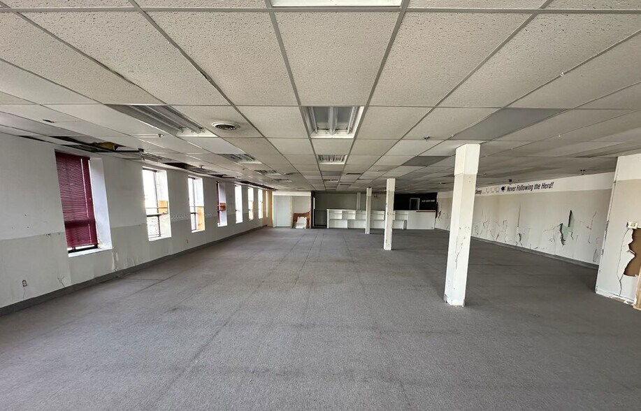More Photos Of 50 Niagara St, St Catharines Manufacturing For Lease