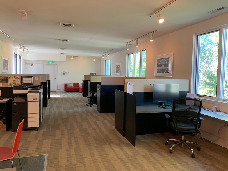 More Photos Of 2526 Saint Paul St, Baltimore Office For Sale