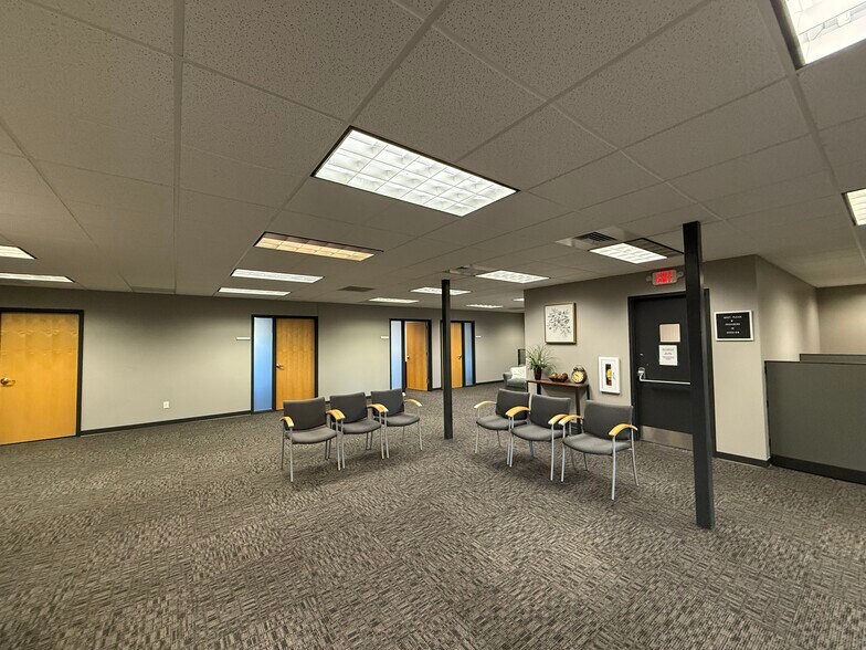 More Photos Of 2720 1st Ave NE, Cedar Rapids Office For Lease