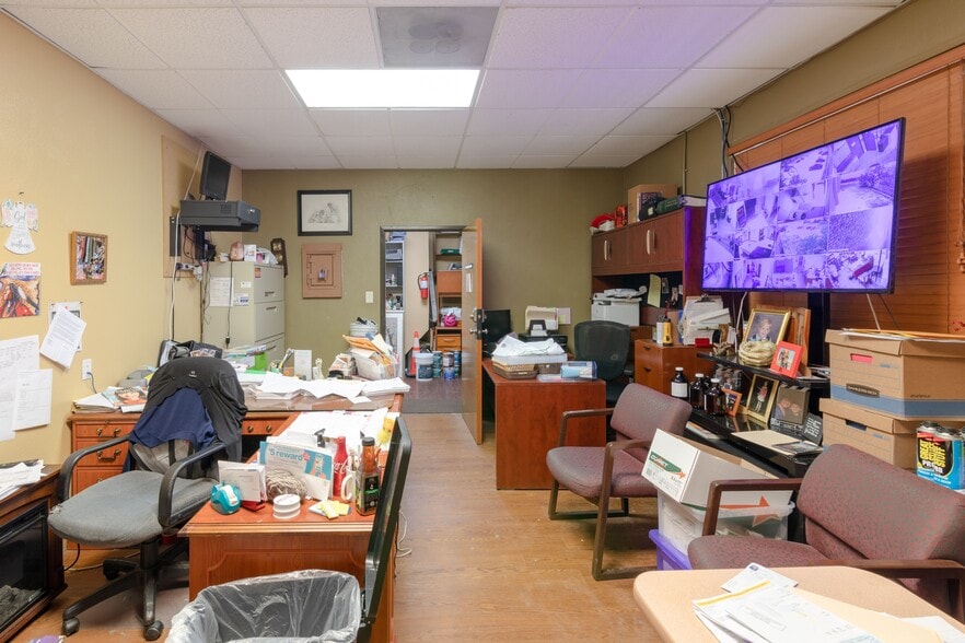 More Photos Of 2101 E Ben White Blvd, Austin Shelter For Sale