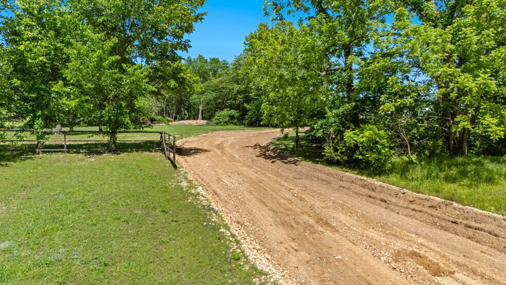 More Photos Of 23044 Honey Creek Rd, Sulphur Springs Distribution For Sale