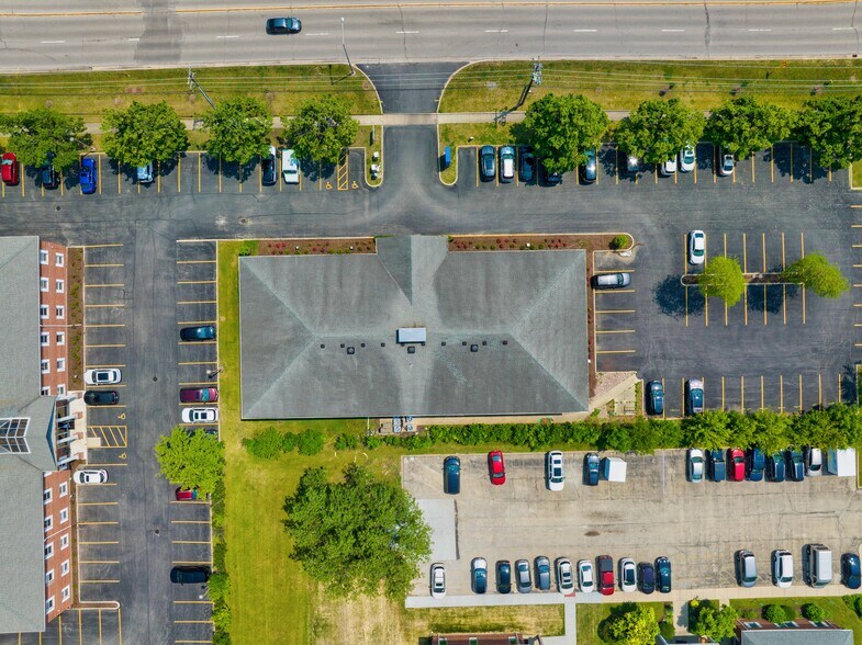 More Photos Of 6912 Main St, Downers Grove Unknown For Lease