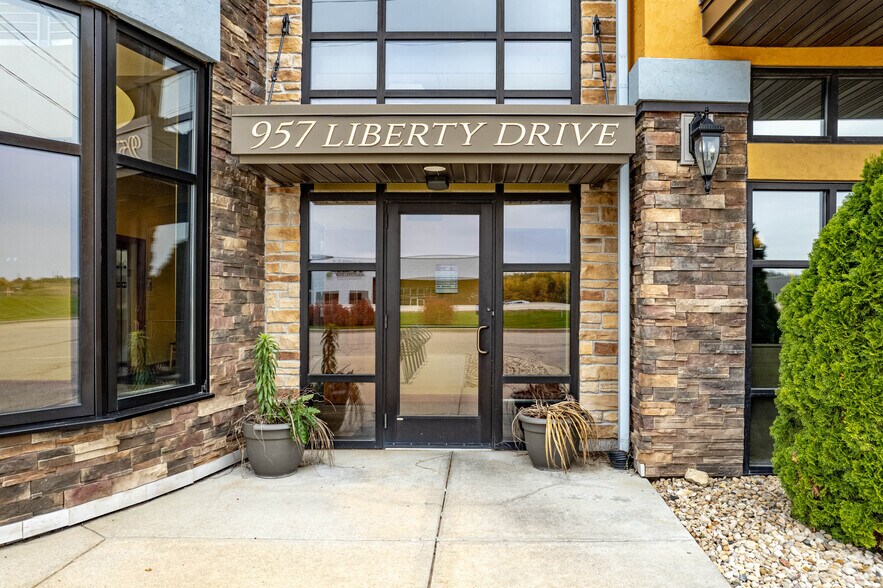 More Photos Of 807 Liberty Dr, Verona Unknown For Lease