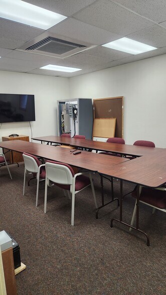 More Photos Of 5615 Business Ave, Cicero Flex For Sale