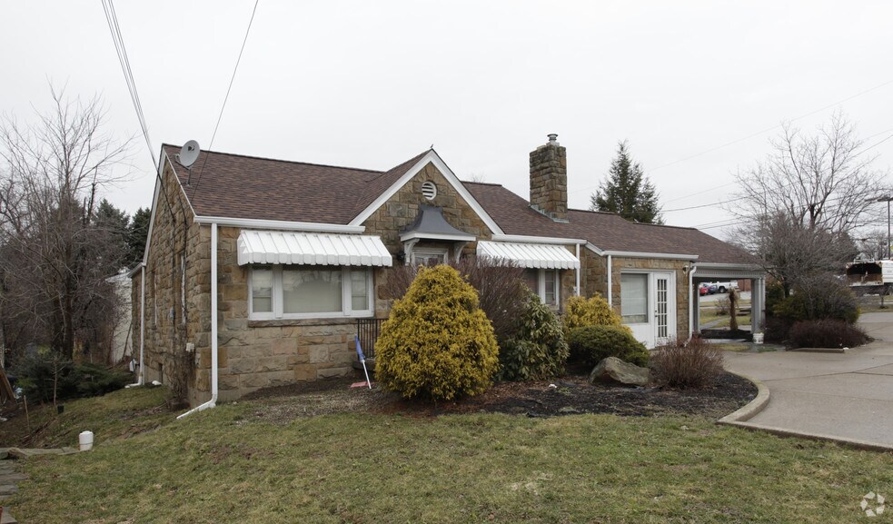 Primary Photo Of 2725 Leechburg Rd, Lower Burrell Office Residential For Lease