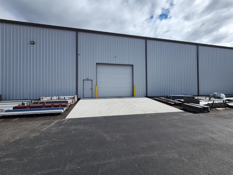 More Photos Of 2099 E Tipton St, Seymour Manufacturing For Lease