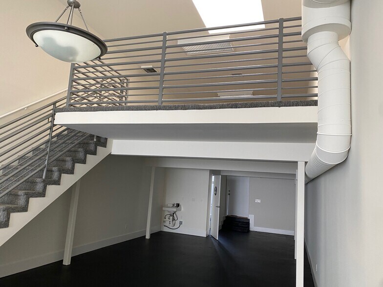 More Photos Of 1050-1058 S Fairfax Ave, Los Angeles Storefront For Lease