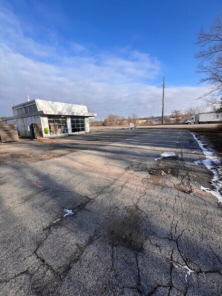 More Photos Of 980 73rd St, Windsor Heights Land For Sale