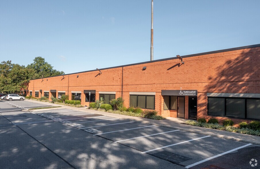 More Photos Of 100-166 Business Center Dr, Reisterstown Unknown For Lease