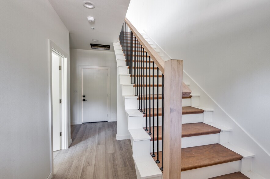 More Photos Of 504 O Connor Rd, Irving Multifamily For Sale