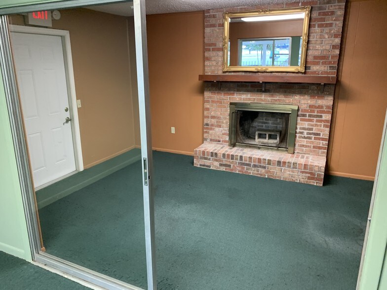 More Photos Of 7280 SW Highway 200, Ocala Office Residential For Lease