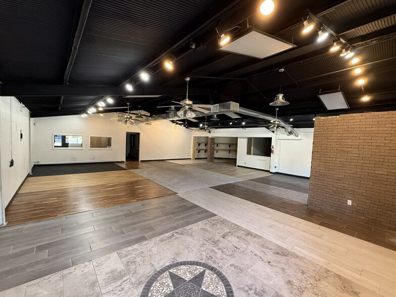 More Photos Of 807 Mcphaul St, Austin Warehouse For Sale