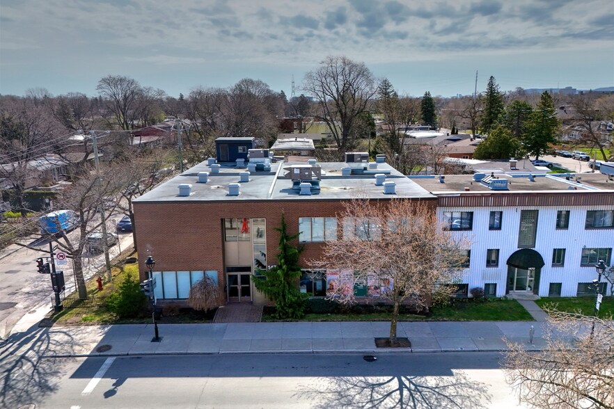 More Photos Of 1474 Rue Fleury E, Montréal Office For Sale