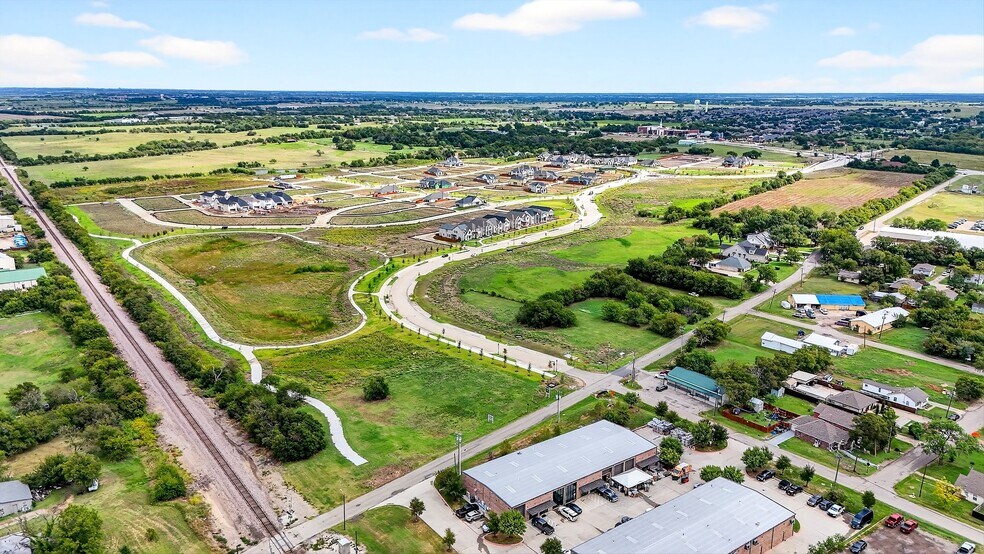 More Photos Of 512 N Oklahoma Dr, Celina Office For Sale