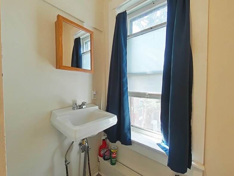 More Photos Of 202 Macdade Blvd, Collingdale Apartments For Sale