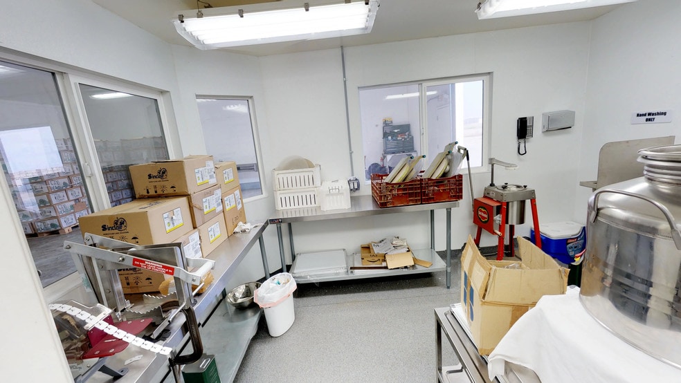 More Photos Of 818 S Derby St, Arvin Refrigeration Cold Storage For Sale