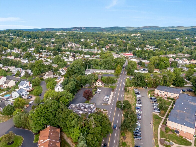 More Photos Of 171 Ramapo Rd, Garnerville Office For Lease