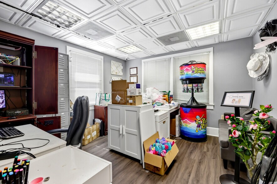 More Photos Of 3 E Market St, Leesburg Office For Sale