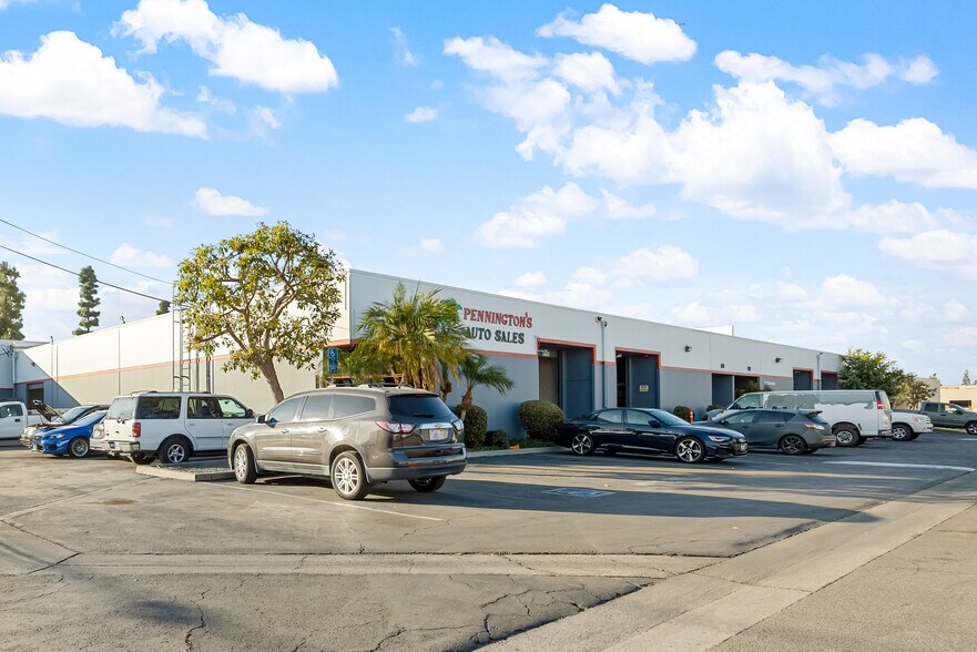 More Photos Of 1010-1016 W Barkley Ave, Orange Warehouse For Sale