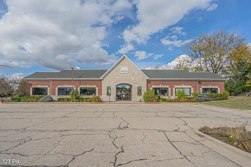 More Photos Of 625 N Bridgeport Ter, Lindenhurst Freestanding For Sale