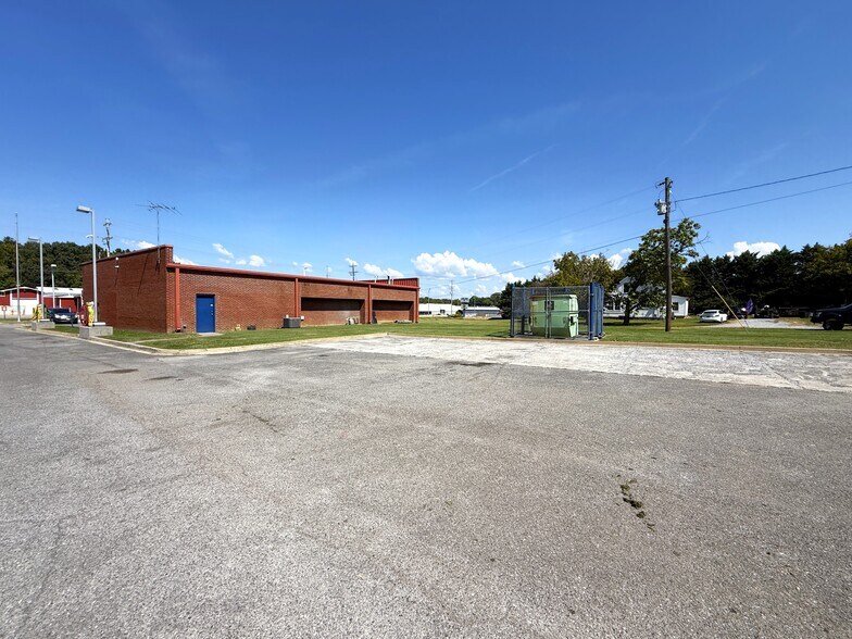 More Photos Of 861 25 70 Hwy, Newport Specialty For Sale