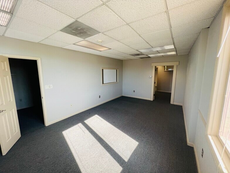 More Photos Of 252 Harry Lane Blvd, Knoxville Office For Sale