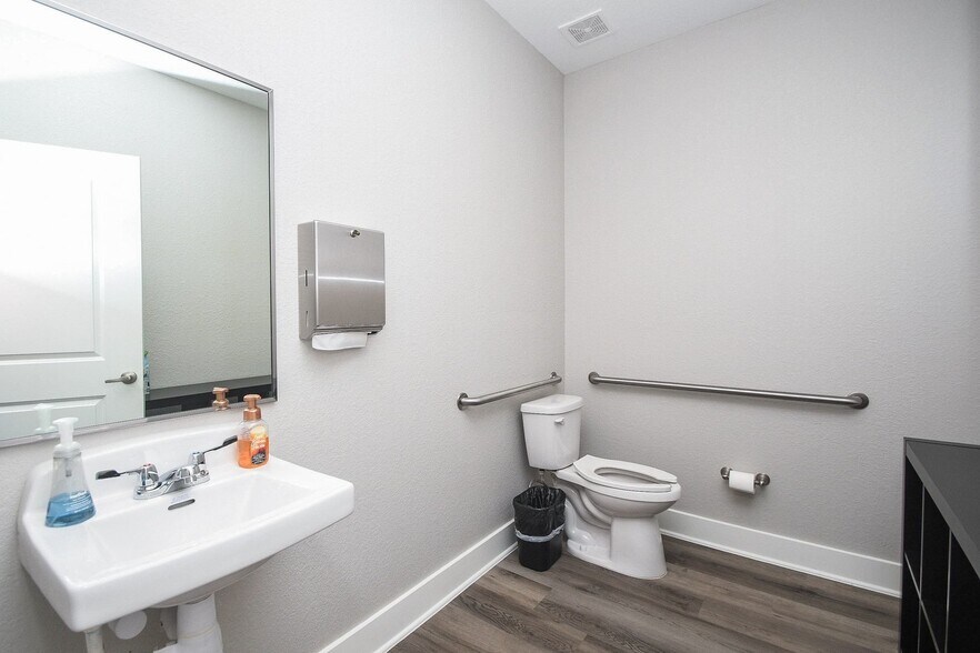 More Photos Of 23219 Red River Dr, Katy Medical For Sale