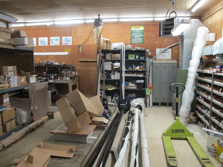 More Photos Of 4056 Marietta Ave, Mount Joy Light Distribution For Lease