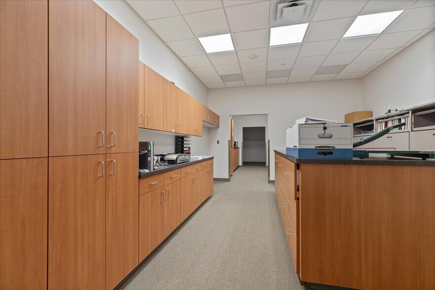 More Photos Of 300 Morrie Ave, Cheyenne Office For Sale