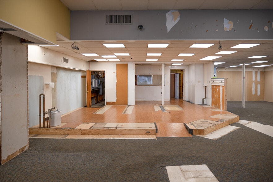 More Photos Of 101-103 Pleasant St, Weymouth Storefront For Sale
