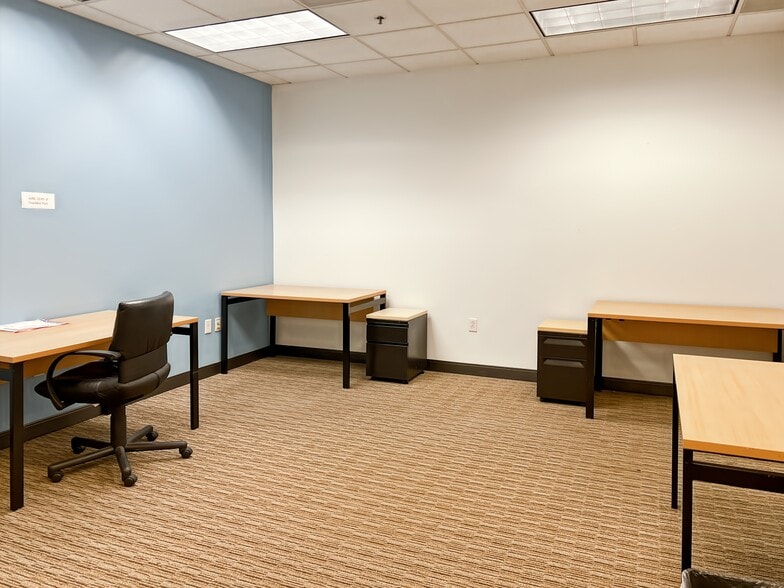 More Photos Of 7500 College Blvd, Overland Park Coworking Space