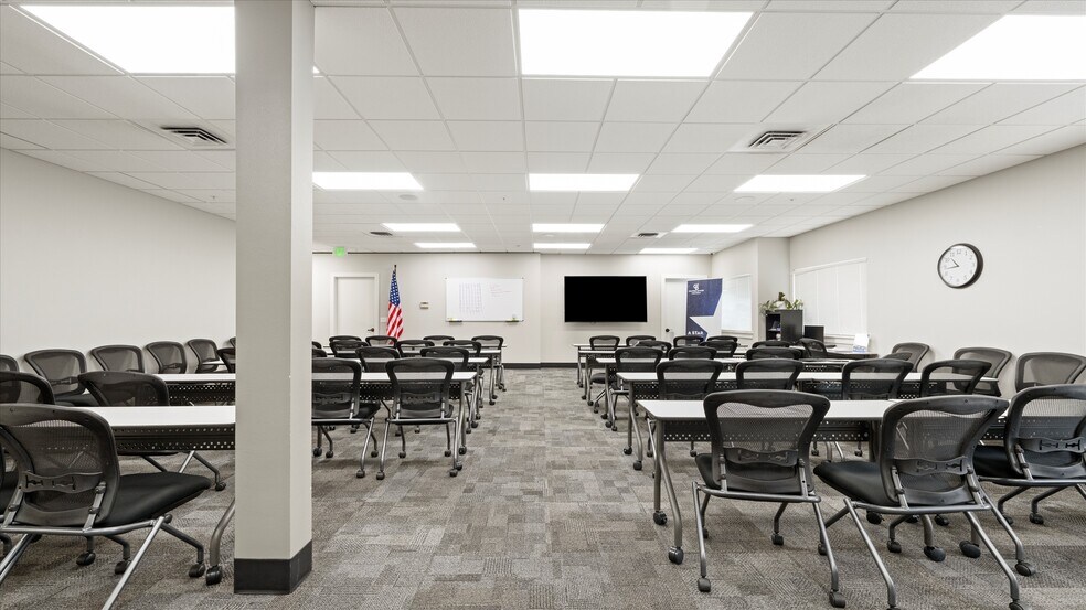 More Photos Of 8836 W Gage Blvd, Kennewick Office For Sale
