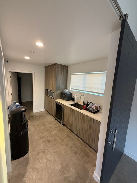 More Photos Of 5408 Sepulveda Blvd, Culver City Office For Lease