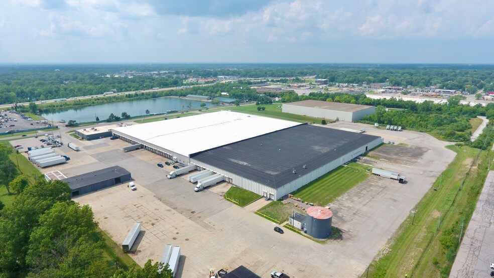 More Photos Of 333 S Franklin Rd, Indianapolis Warehouse For Lease