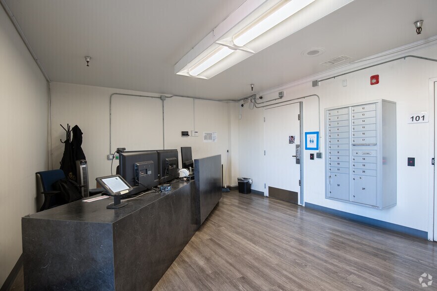 More Photos Of 414-420 Lesser St, Oakland Warehouse For Sale