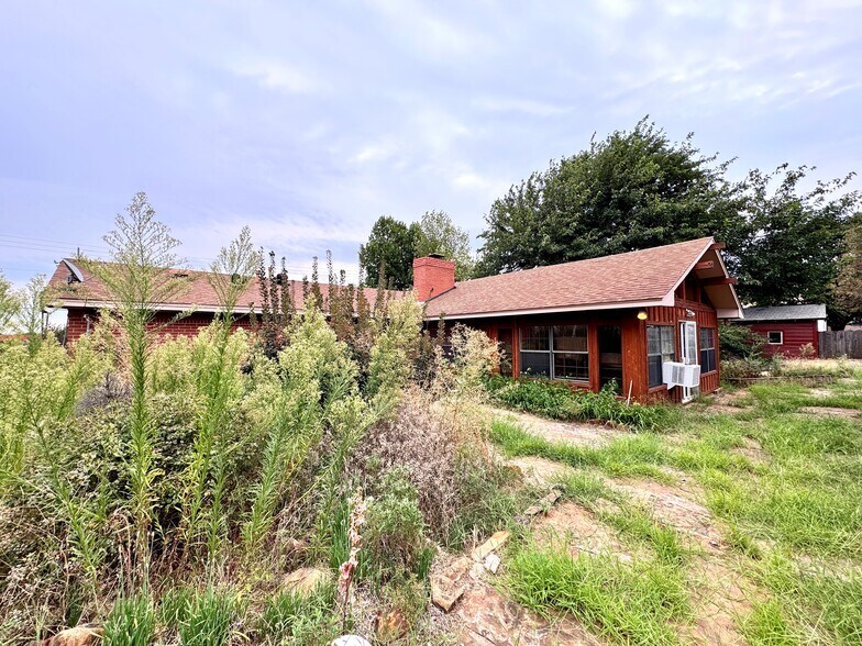 More Photos Of 2804 S 4th St, Chickasha Office For Sale