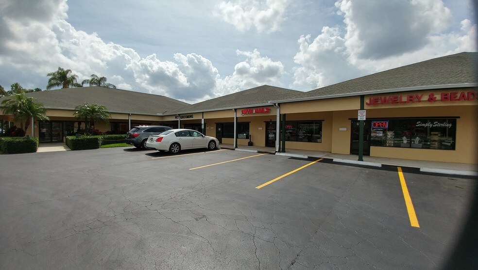 More Photos Of 6116-6140 SE Federal Hwy, Stuart Unknown For Lease