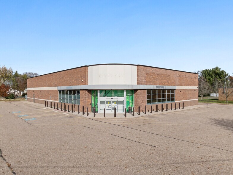 Primary Photo Of 4042 Cleveland Ave SW, Canton Drugstore For Lease