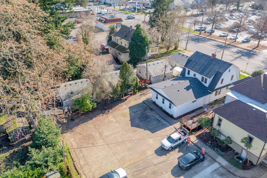 More Photos Of 1607 State St, Salem Office For Sale